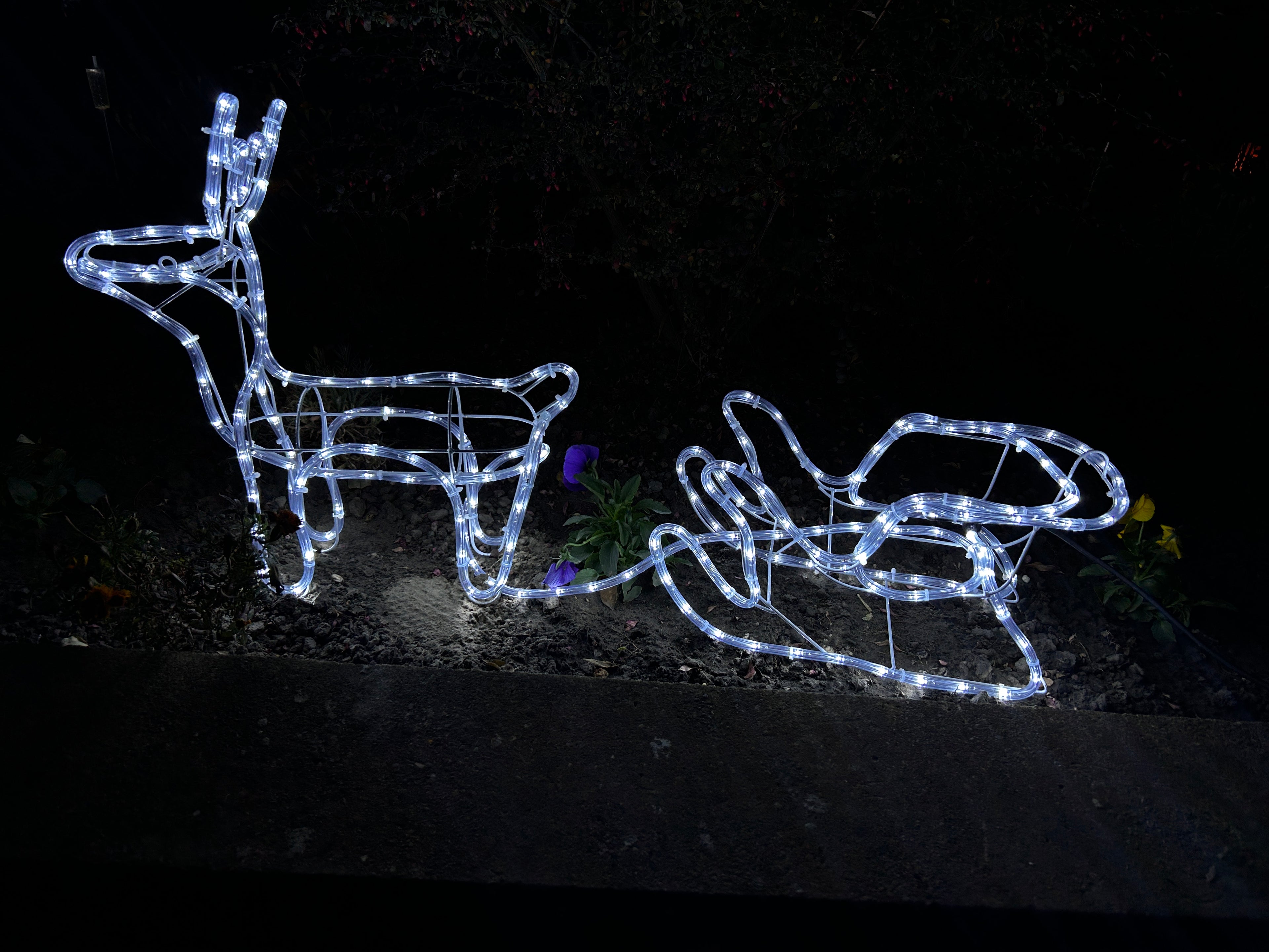 Novogodišnji irvas sa sankama